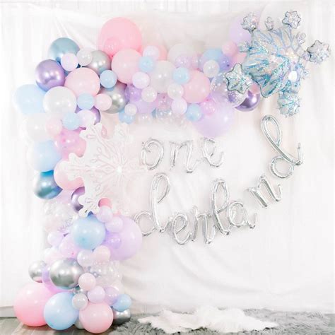 Have A Merry Little One With This Diy Winter Onederland Balloon Garland