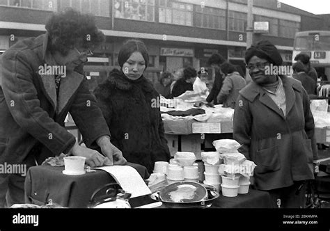 Customers Look At A Stall Outdoors On Longsight Market Dickenson Road Manchester England Uk