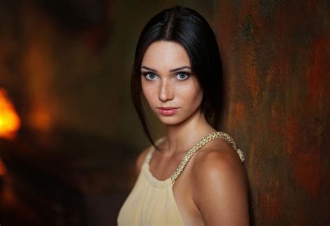 Maxim Maximov Women Mariya Volokh Dark Hair Blue Eyes Looking At Viewer