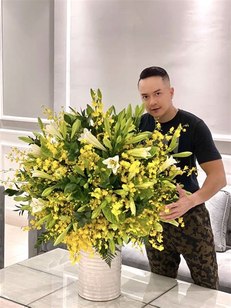 Cao thái sơn lên tiếng chúc mừng có ca sĩ cover lại để trả lời bình luận fan. Cao Thái Sơn: 'Hỏi Sơn có bao nhiêu căn nhà chẳng khác nào ...