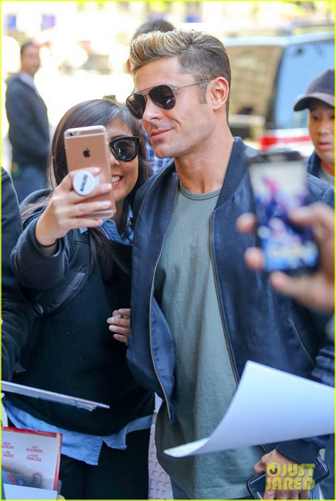 Zac Efron Reveals How Sobriety Stopped Him From Googling Himself Photo