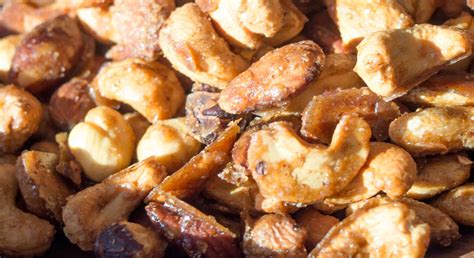 These Sweet And Spicy Mixed Nuts Are Incredibly Addictive If You Like