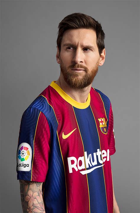 All information about fc barcelona (laliga) current squad with market values transfers rumours player stats fixtures news. ¡El FC Barcelona muestra su nueva camiseta 2020-2021!