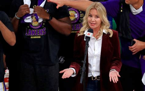 Lakers Owner Jeanie Buss Has Cringeworthy Thirst Tweets Resurface
