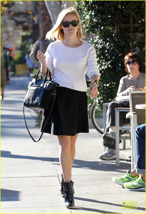 Full Sized Photo Of Reese Witherspoon Grocery Run After Morning Workout