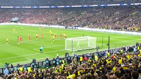 Denn münchens trainer heynckes plauderte den wechsel dortmund war im finale der champions league nah dran am triumph. Champions League Finale Wembley 2013 Tor Elfmeter Ilkay ...