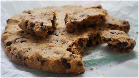 Add egg yolks and vanilla extract and beat at medium speed until just combined. non solo pasticci: Torta cookies vegan