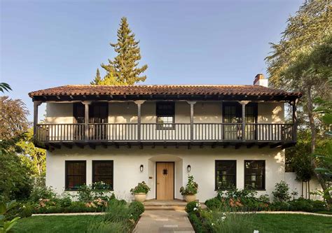 A Historic Monterey Colonial Home In Palo Alto Gets A Charming Update