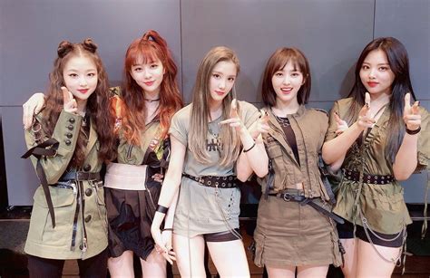 ೃ Bvndit Kpop Girl Groups Kpop Girls Korean Bands Group Photos Debut Bff Celebs Blouse