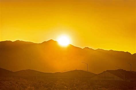Las Vegas weather: Sunny skies with highs around 102 | Las Vegas Review-Journal