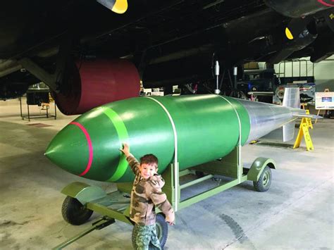 Elle fut inventée par l'ingénieur aéronautique britannique barnes wallis (il inventa aussi. Bomber Command Museum starts Grand Slam replica project ...