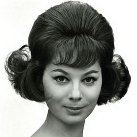 Some of the iconic hairstyles were very innovative at the time and they soon became extremely popular, mainly thanks to the famous rock stars such as the beatles or elvis presley. 1960 hairstyles for women