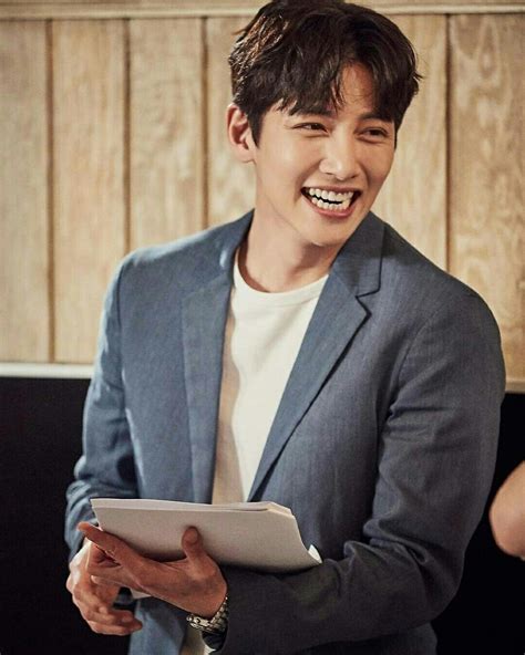 [drama] charismatic eyes and rain showers in more behind scenes from “suspicious partner” june