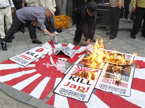 English Leran 英语学习 S Koreans Protest Against Japan Over Islets