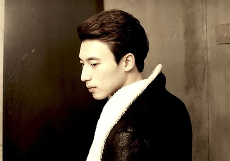 Korean side bangs stay visible even when your hair is tied up, giving a feminine vibe at all. Latest Trendy Asian and Korean Hairstyles for Men 2019 ...