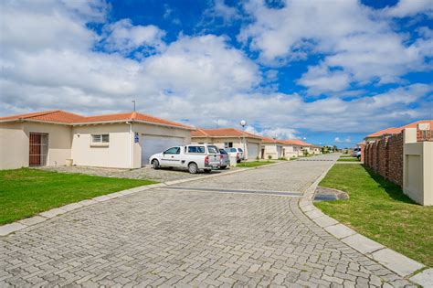 3 Bedroom Townhouse For Sale In Parsons Ridge Remax Of Southern Africa