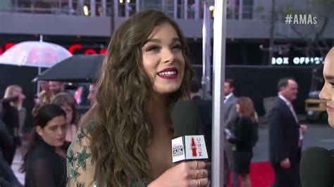 Hailee Steinfeld Red Carpet Interview Amas Youtube