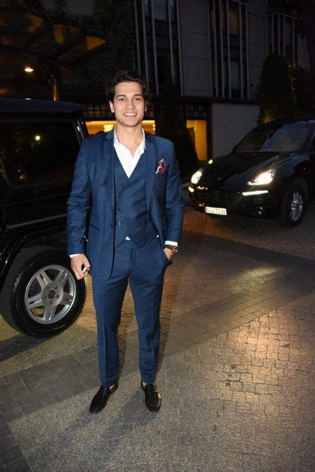 Çagatay Ulusoy Fashion And Style Çagatay Ulusoy Dress Clothes Hairstyle Famousfix