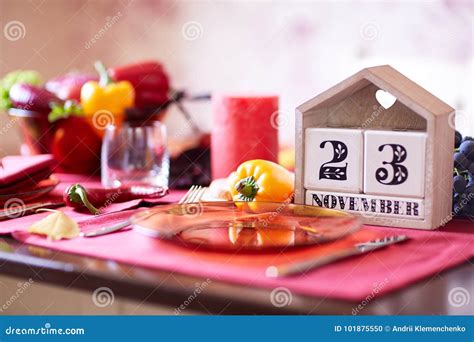 Close Up Calendar With Thanksgiving 2017 Date On A Table Background