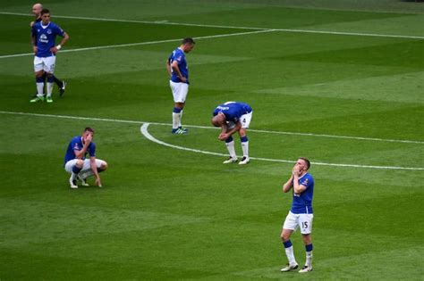 Aralık ve ocak ayı içinde yakaladığı ivme ile zirve yarışına ortak olan manchester united, sahasında everton ile karşılaştı. Everton fan predicts Liverpool and Manchester United defeats EXACTLY - but didn't put money on ...