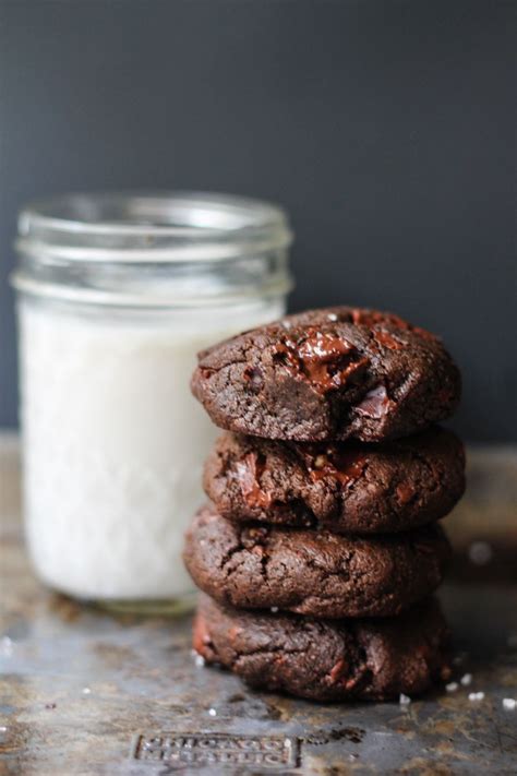 Hu kitchen is a 100% paleo restaurant, based in new york city. Flourless Double Chocolate Hazelnut Cookies with Sea Salt ...