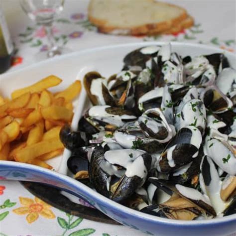 Cover saucepan and let stand 5 minutes or until ready to use. paella à commander ou à emporter à Toulouse et Blagnac