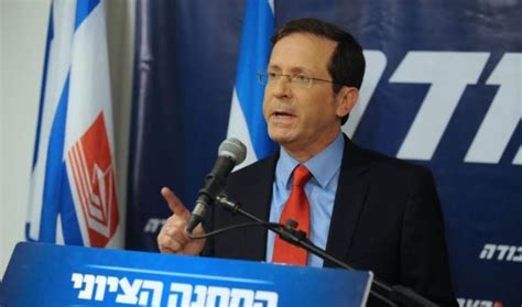 יושב ראש המחנה הציוני התייחס לראשונה באופן פומבי למגעים לצירוף מפלגתו לקואליציה והבהיר כי לא יסכים להיכנס לממשלה מבלי שתהיה לו יכולת השפעה משמעותית. הרצוג: "פספסנו הזדמנות להקים את נאט"ו של המזרח התיכון" | מעריב