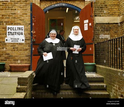 Two Nuns From The Tyburn Convent Hi Res Stock Photography And Images