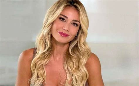 Sul social network, la bella presentatrice ha già un milione di follower. Diletta Leotta, il nuovo lato B scatena commenti osceni
