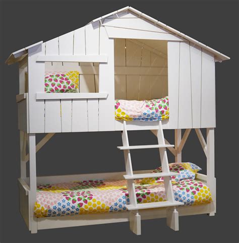 However, what made this bunk bed unique is that it appears to be hanging. Tree House Bunk Beds for Kids | HomesFeed