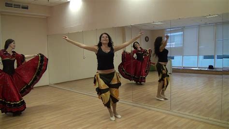 Онлайн школа Цыганский танец Танцуй девушка под музыку к видео уроку разбор цыганского танца