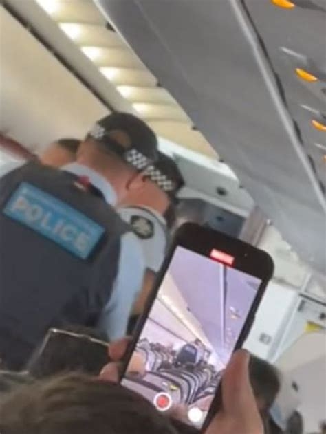 Woman Cheered Off Jetstar Flight At Gold Coast Airport Daily Telegraph