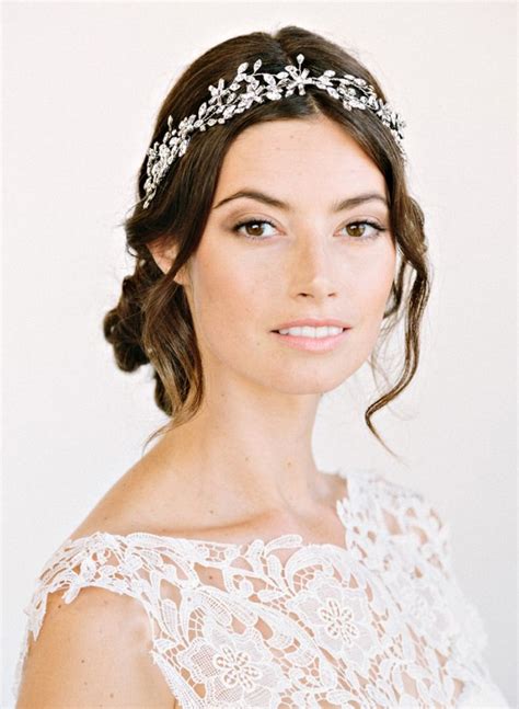 So today i'm sharing my professional hair stylist tips with you on wearing gorgeous headbands as part of your wedding day hair style. 20 Wedding Hairstyles With Headband Ideas - Wohh Wedding