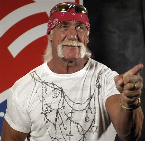 The wiki format allows anyone to create or edit any. Hulk Hogan - Wikipédia