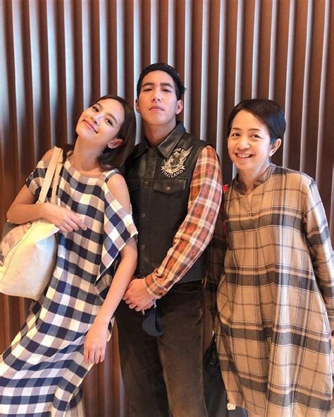 ณิชา ตอนไม่แต่งหน้า นางเอกมากฝีมืออย่าง ณิชา ณัฏฐณิชา เธอเป็นนางเอกของช่อง 3 ที่ทำงานในวงการบันเทิงมานาน. โตโน่ ณิชา ทำขาจิ้นฟินหนักมาก แม่ณิชา ชง ใส่เสื้อเหมือนกัน ...