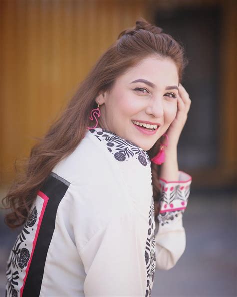 Hina Altaf Enthralls Fans With Charming Instagram Pictures