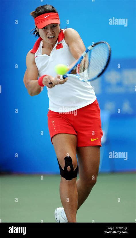 File Chinas Li Na Competes In The Womens Tennis Team Quarter Final