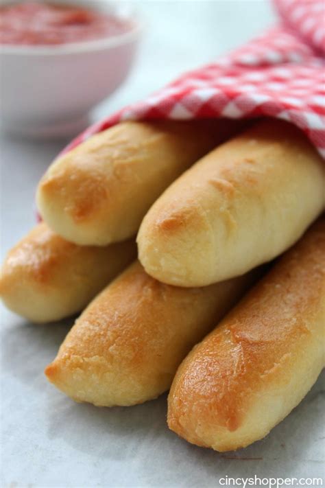 You will find a lot of people who make a lot of bread and rolls, can easily see when the bread is ready. Copycat Olive Garden Breadsticks - CincyShopper