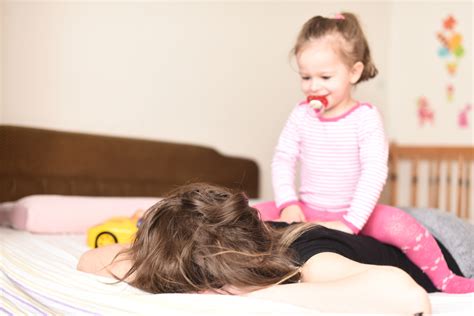 Aku terus menhenjut laju laju pantatnya. Wahai Encik Suami, Ini 9 Tanda Isteri Anda Seorang Supermom