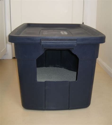 I saw a top entry kitty litter box design whilst browsing the web for a new kitty. DIY: Make Your Own Cat Litter Box - Pet Project