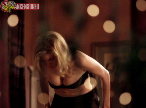Naked Elizabeth Mitchell In Hollywood Palms