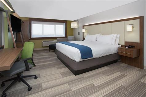 Holiday Inn Express And Suites Cincinnati Ne Red Bank Road Room Deals
