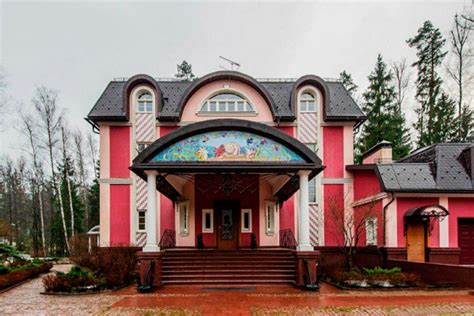 Rublevka is an unofficial name, so you won't find it on any map, but thanks to journalists, realtors and comedy sketch writers the word has stuck in the national consciousness. Welcome to Rublevka, the most expensive area in Russia (PHOTOS) - Russia Beyond