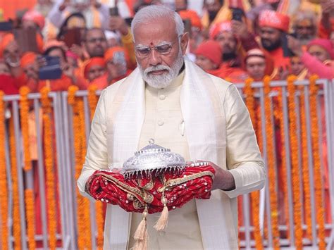 Ayodhya Ram Pran Pratishtha Live Pm Modi Reaches Ram Lalla Garbhagriha For Pran Pratishtha