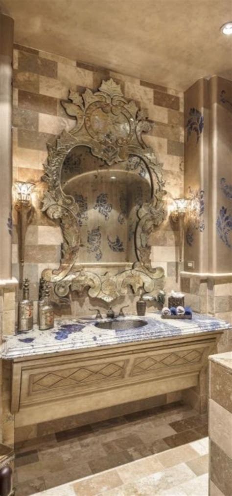 Naturlig lys og jordartet teksturer skaper en varm og komfortabel atmosfære i dette ombygde mesterbadet. Old World, Mediterranean, Italian, Spanish & Tuscan Homes ...