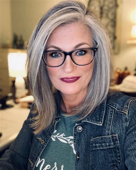 79 Stylish And Chic Hairstyles For Grey Hair Over 40 For New Style