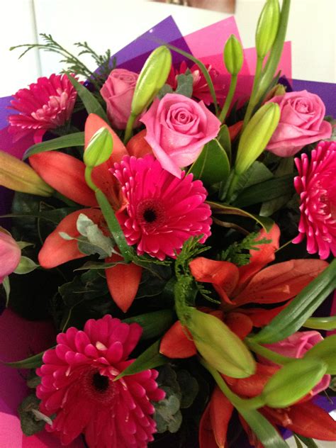 The best gifs are on giphy. Flowers from Dadda | Minnie mouse party, Mouse parties, Minnie