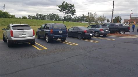 19 Parking Jobs That Are So Bad Theyre Almost Good Bad Parking Bad Parking Job Epic Fails Funny