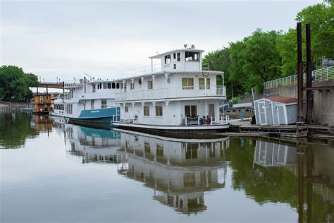 Mississippi River Houseboat Photograph By Kyle Hanson Pixels