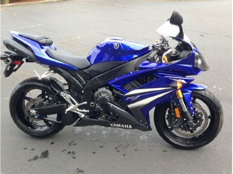 Four stroke, transverse four cylinder, dohc, 4 valves per cylinder. Buy 2007 Yamaha YZF R1 on 2040motos